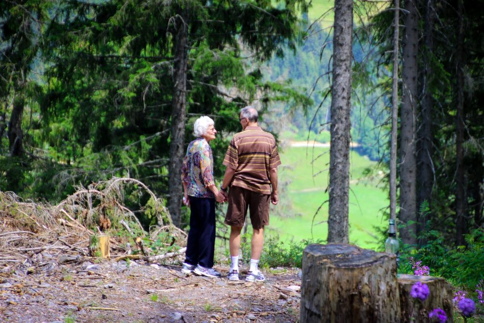 10 Reasons to start dating for older people